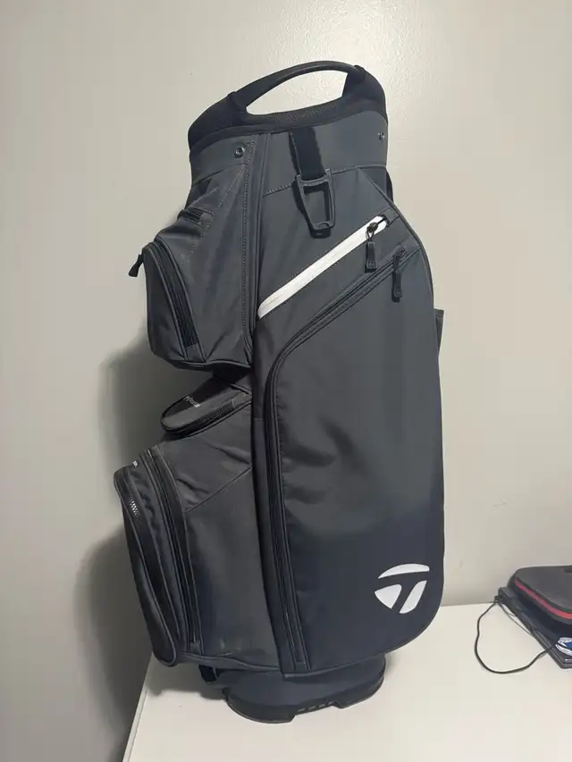 Taylormade cart lite bag in Golf in Portage la Prairie - Image 2