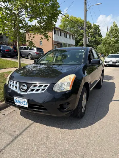 2013 Nissan Rogue - 2013 Nissan Rogue, automatic, 191,000 km. 4-cylinder, front-wheel drive (FWD), g...