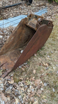 Ford backhoe bucket, 18 inch