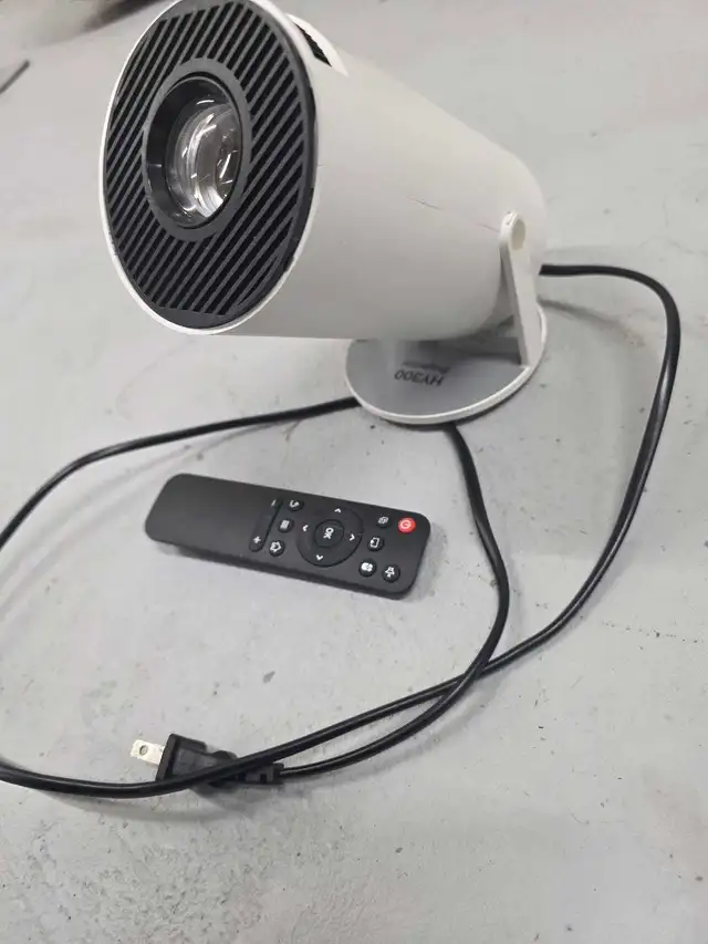 HY300 LCD LED Projector557921982323763201