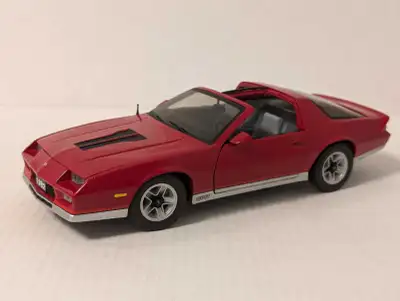 Sunstar 1/18 1982 Chevrolet Camaro Z28 in red with opening parts. T-tops are included. The model com...
