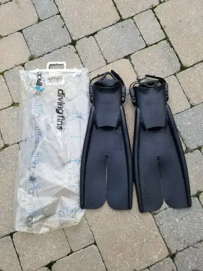 For sale a pair of XL professional diving split fins by Apollo. Used a total of six times within one...