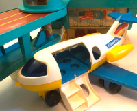 Vintage Fisher Price Little People Airport Terminal 996 Jet 933