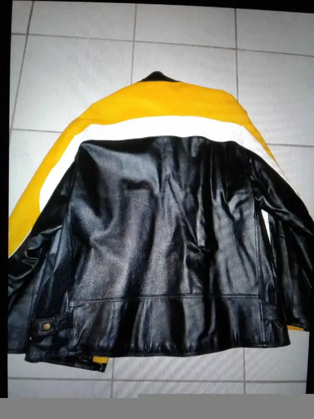 Motorcycle style leather jacket (Men's XL & L) TRADE/SWAP in Men's in City of Toronto - Image 4