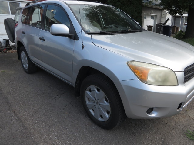 2008 Toyota RAV4 — photo 2