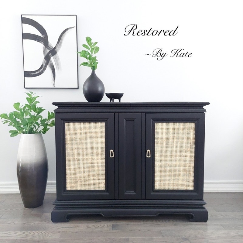 Sideboard/Bar With Extendable Top Hutches & Display Barrie