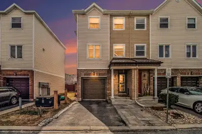 Spacious 3 Bedroom 3 Bathroom townhouse-Barrhaven