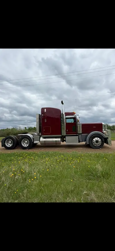 2013 Peterbilt 389 600 Signature Cummins 400 000kms on engine overhaul, new head, injectors, cam, in...