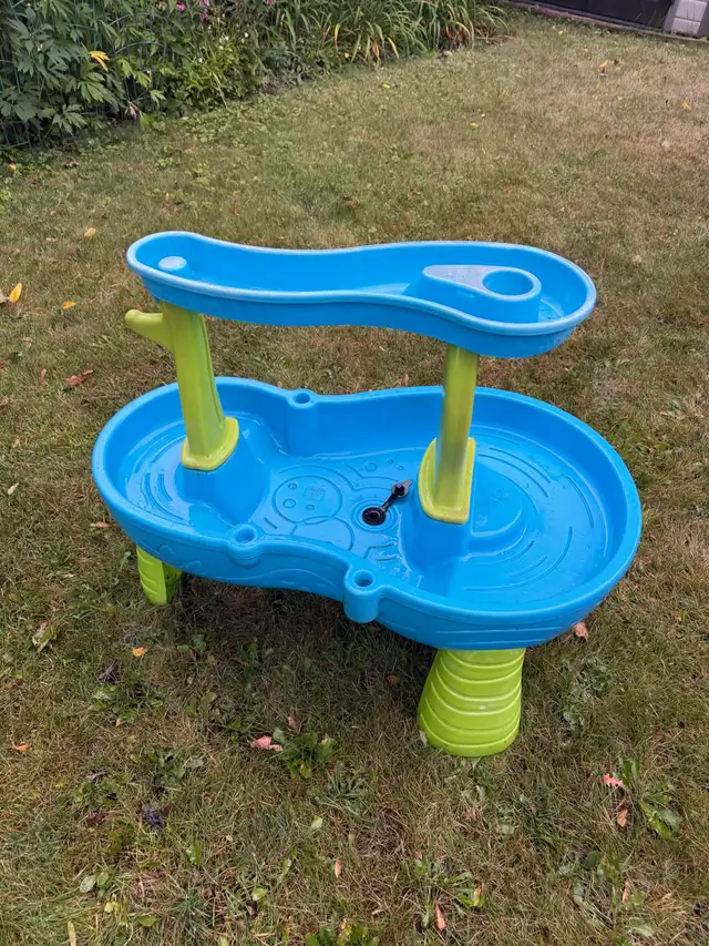 Step2 Rain Showers Splash Pond Water Table in Toys & Games in City of Toronto - Image 6
