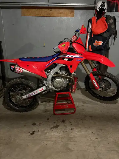Full yoshimura exhaust with Tokyo mods re-flash as well as a flywheel weight, axp skid plate and ful...