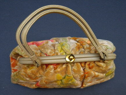 Vintage floral tapestry carpet handbag /purse REDUCED! in Women's - Bags & Wallets in City of Toronto - Image 2