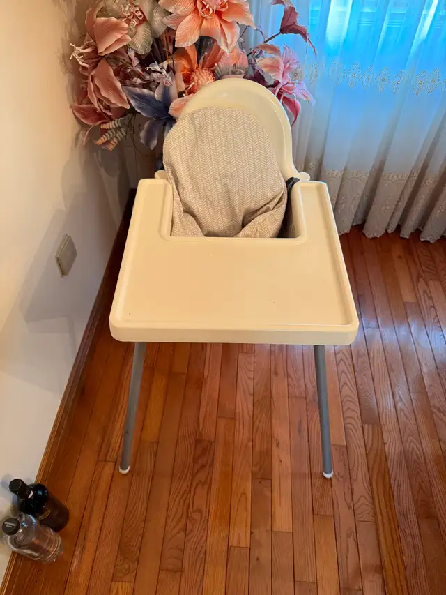 Baby Gate, High Chair and Stroller in Multi-item in Sarnia - Image 4