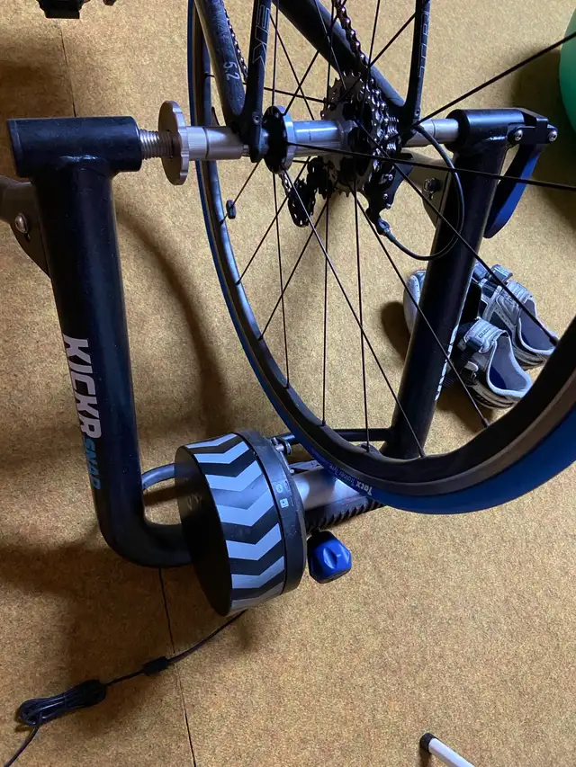 Trek bike and indoor trainer in Road in Edmonton - Image 8