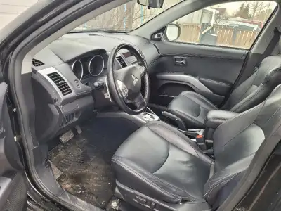 I'm selling a Mitsubishi Outlander no mechanical issues. Sunroof. Awd leather seats. Active status....