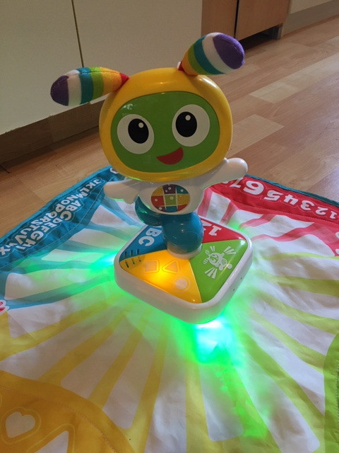 Fisher-Price Bright Beats Learnin' Lights Dance Mat & Robot in Toys in Oakville / Halton Region - Image 3