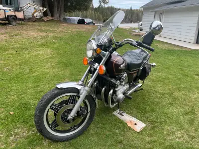 Great bike new valve job, brakes new, calipers rebuilt, front shocks rebuilt, carbs rebuilt, new bat...