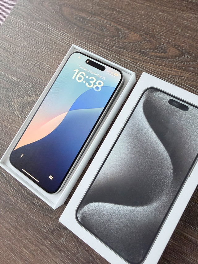 iPhone 15 Pro Max 512gb + 5 cases in Cell Phones in City of Toronto