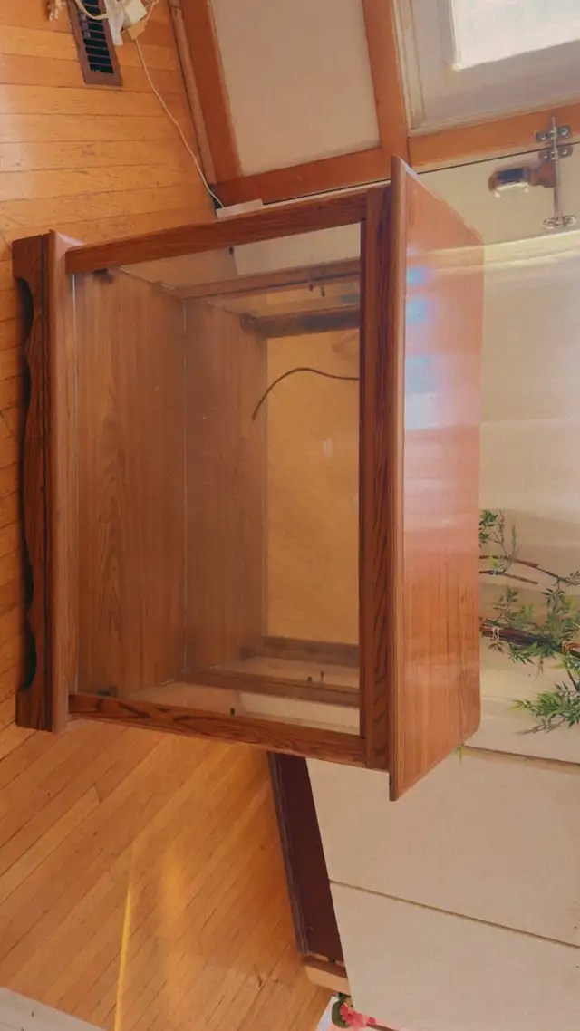 Beautiful Wooden & Glass Display Console Table - Vintage Style in Dining Tables & Sets in City of Toronto - Image 3