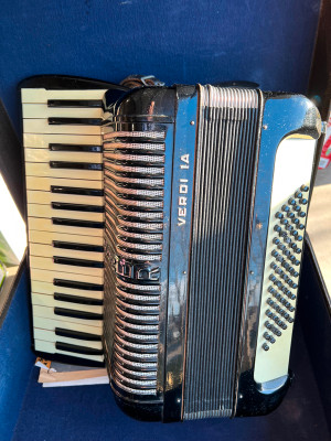 Button Accordion | Find Great Deals on Guitars 🎸, Pianos 🎹 & Other  Musical Instruments in Alberta | Kijiji Classifieds
