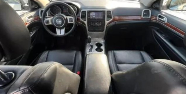 2012 Jeep Grand Cherokee Overland HEMI  5.7 in Cars & Trucks in City of Toronto - Image 2