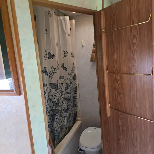 2000 Frontier 5th wheel in Travel Trailers & Campers in Comox / Courtenay / Cumberland - Image 4