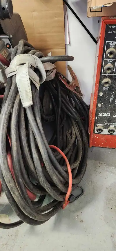 Arc welder 220v Barely used. Sat in shop for 40 years. Available Sundays through Fridays
