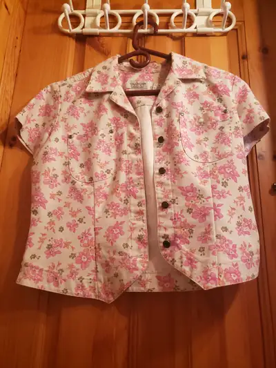 TRÈS JOLIE VESTE FLEURIE, COURTE, View more