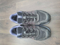 Salomon Women size 9 Gortex hiking shoes 