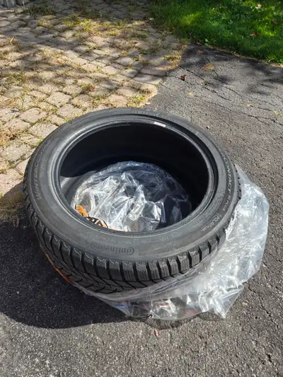 Continental winter contact SI plus. 235/45/17 inches. 8/32 tread.