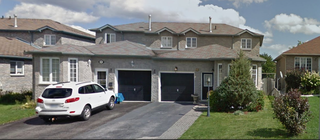3+1 Semi-Detached House in Barrie, Holly Nebourhood