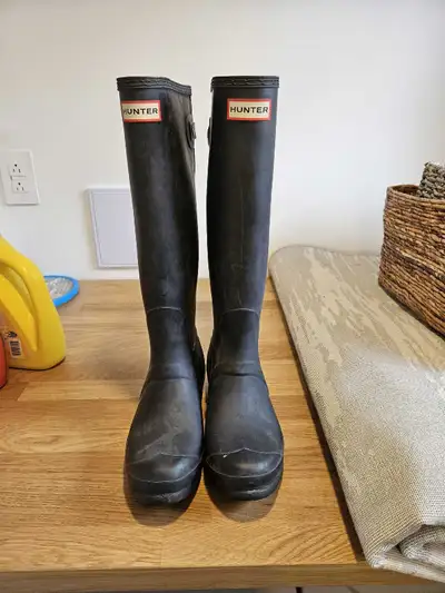 Hunter Boots Black. Size 9 U.S. 7 U.K. E.U. 40/41