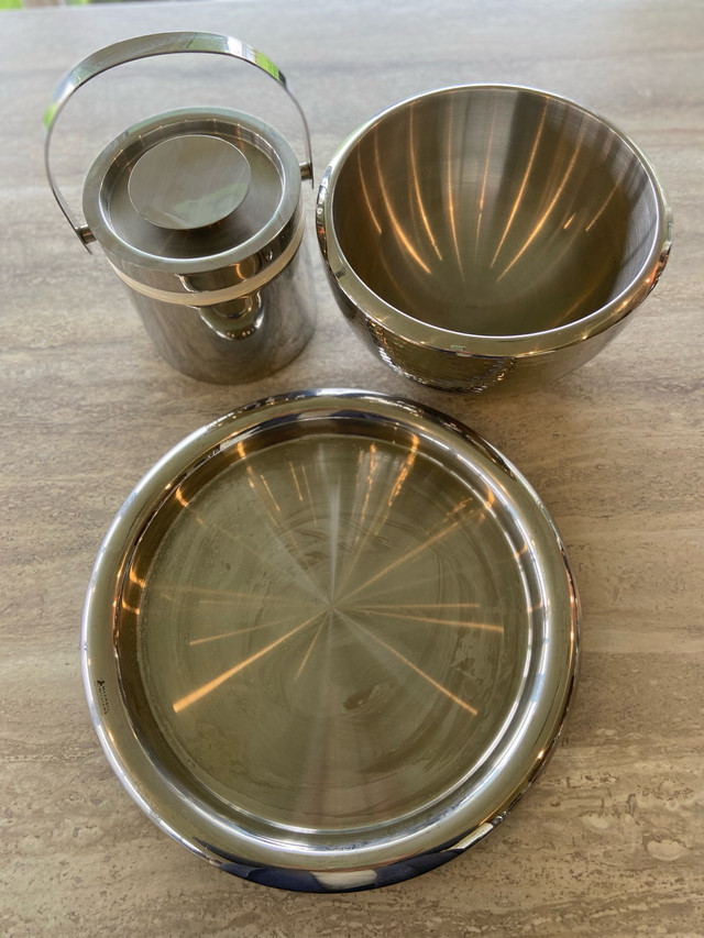 Bowl, ice Bucket and Tray  in Home Décor & Accents in Moncton - Image 3