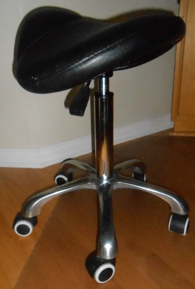 Tabouret roulant ergonomique ajustable