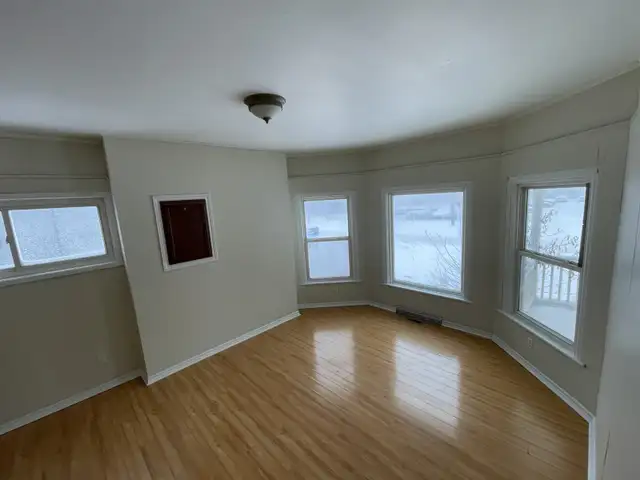 WELLAND Charming & Spacious 2 Bed Apartment in Town Centre