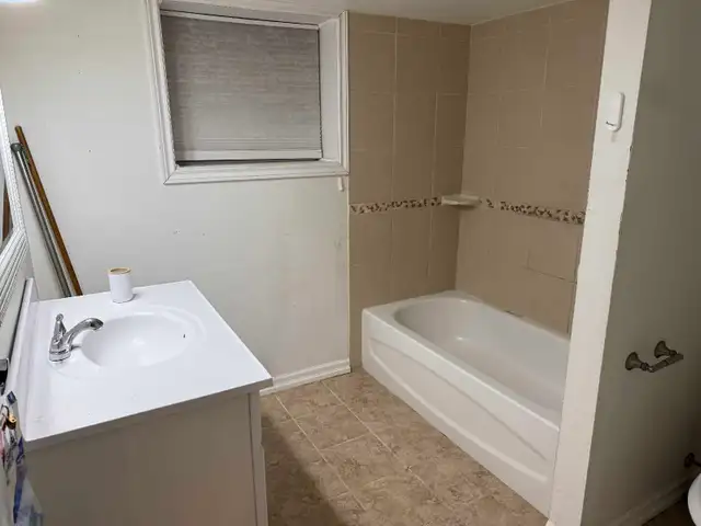 2 Bedroom Basement Apartment - Whitby in Long Term Rentals in Oshawa / Durham Region - Image 8