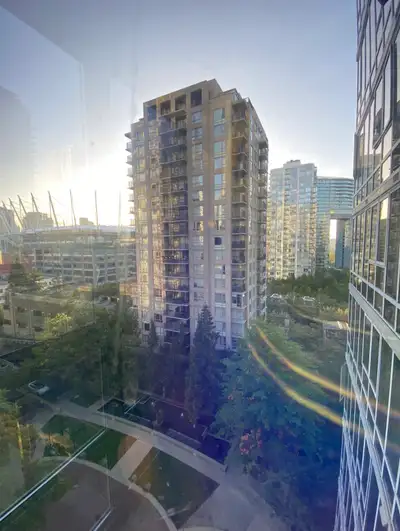 Spacious unit at Pacific Landmark in Yaletown! Enjoy the city views from almost every room! This uni...