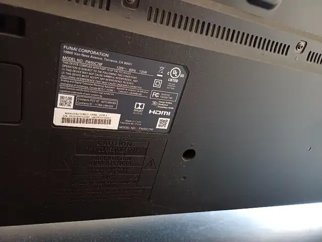 2 Smart TV 48" (1 works and 2nd has issue on screen) in TVs in Ottawa - Image 5
