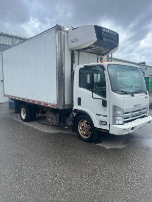 Camion Isuzu 2015 avec unité de réfrigération