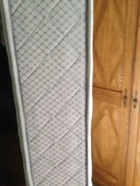 Matelas neuf à ressorts, pour lit simple standard, Distinction in Beds & Mattresses in Laval / North Shore - Image 7