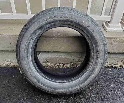 Firestone FR690 185/65R15 All Season Tire. 1 tire for sale. This is an old tire and has reasonable t...