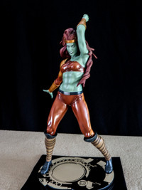 Sideshow Savage She Hulk statue