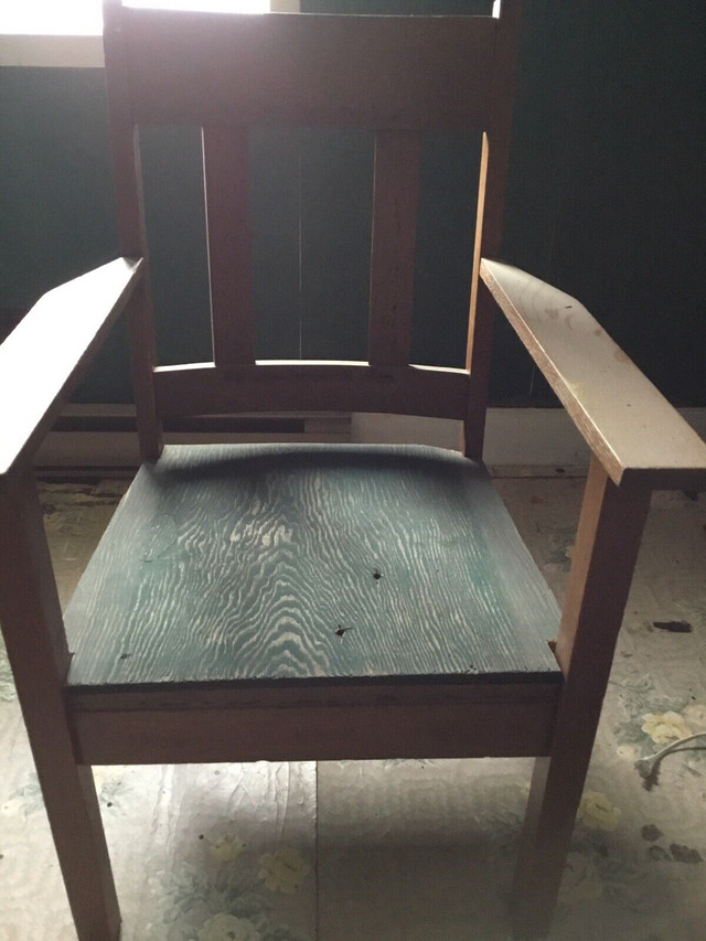 Chaise antique dans Autre  à Sherbrooke