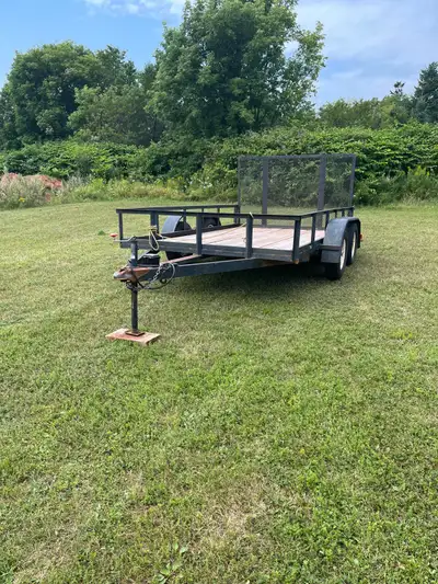 7 x 14 trailer 4500 pound axles heavy gate and breaks 3500$