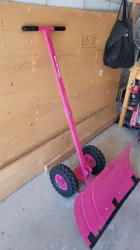 Ergonomic Snow shovel with wheels