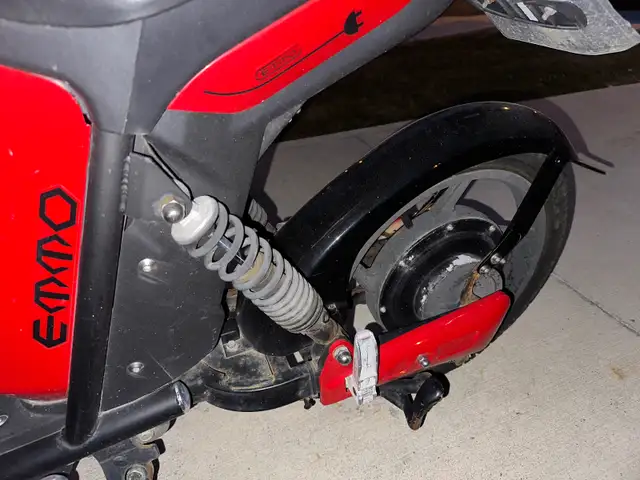 EMMO E-Bike Scooter (AS IS). Not working in eBike in City of Toronto - Image 3