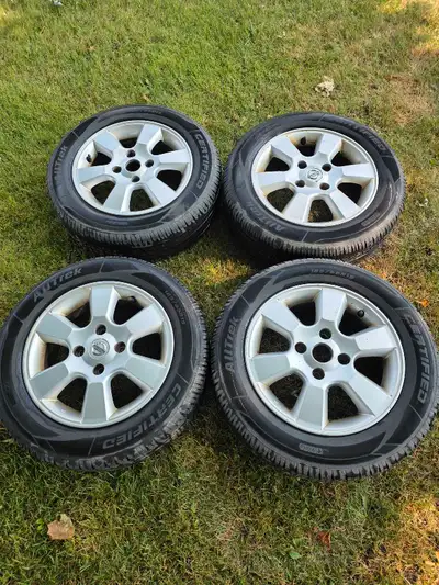 Mag était sur versa 2009. Pneu encore bon une saison. 40$ chaque 160$ pour les quatre. Pneu 185/65r1...