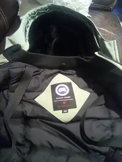 CANADA GOOSE JACKET MASSIVE DEAL, View more