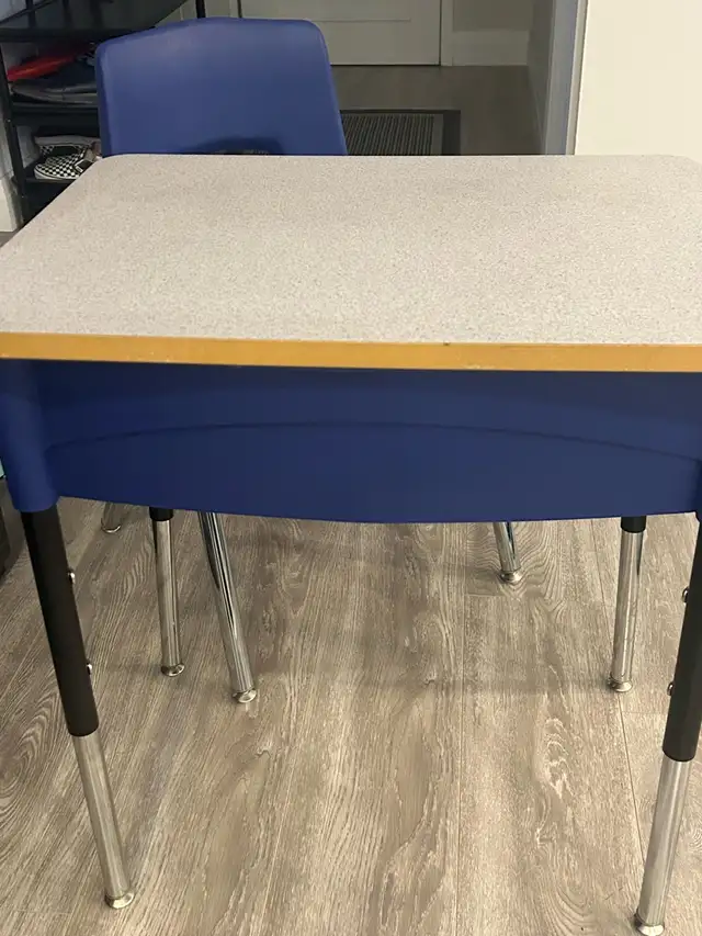 Desk and Chair for Elementary School Student 64357849347329120