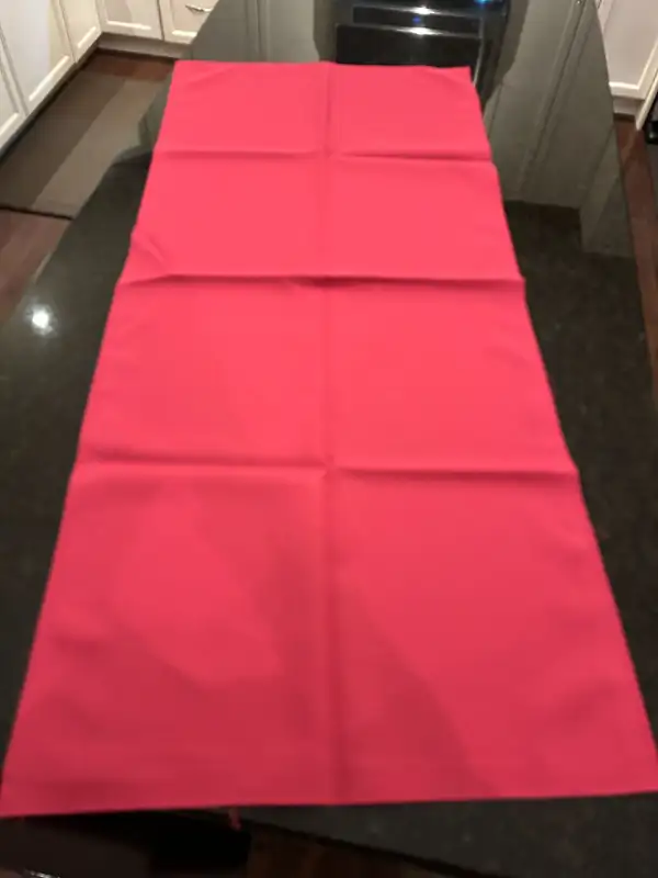 17 count Dark pink table runners for large party or occasion in Holiday, Event & Seasonal in Ottawa - Image 2