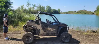 Je vend a contre coeur mon side by Side. Vient avec full garantie transférable au deuxième propriéta...